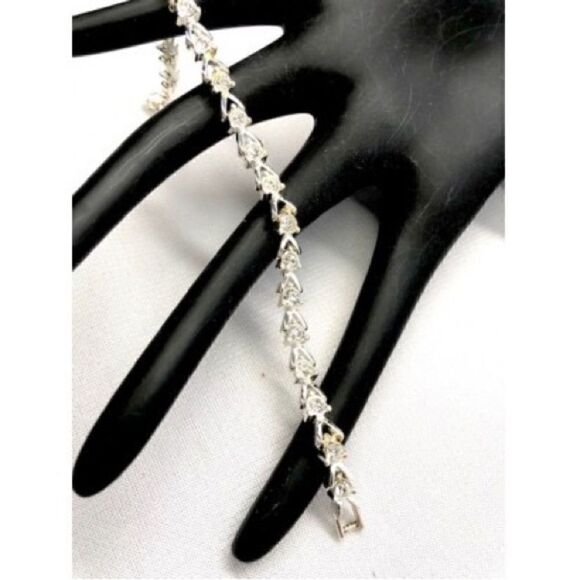 Avon Vintage Collectible Silver-tone Tennis Bracelet With Clear Stones. - Picture 4 of 7
